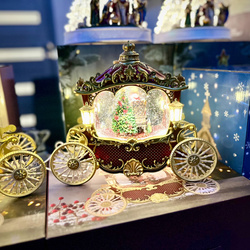 DECORLIGHT™ SZKLANA KULA Z POZYTYWKĄ KAROCA LED PODŚWIETLANA Z MIKOŁAJEM i CHOINKA CZERWONA