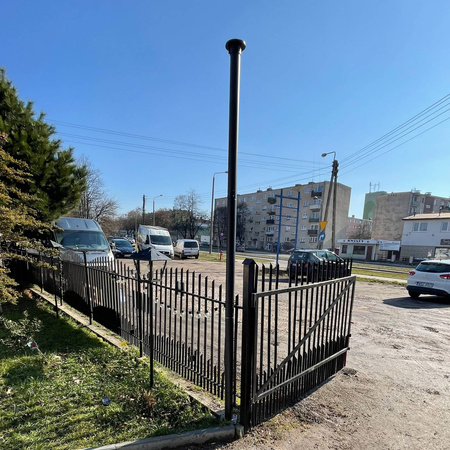 Słup 4m ze stajakiem na lampe solarna + fundament + montaż 