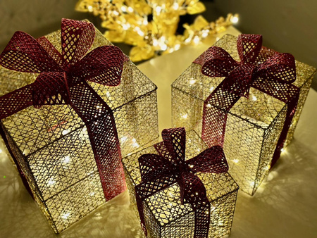 DECORLIGHT™ZESTAW PODŚWIETLANYCH PREZENTÓW LED ZŁOTE 3 SZTUKI
